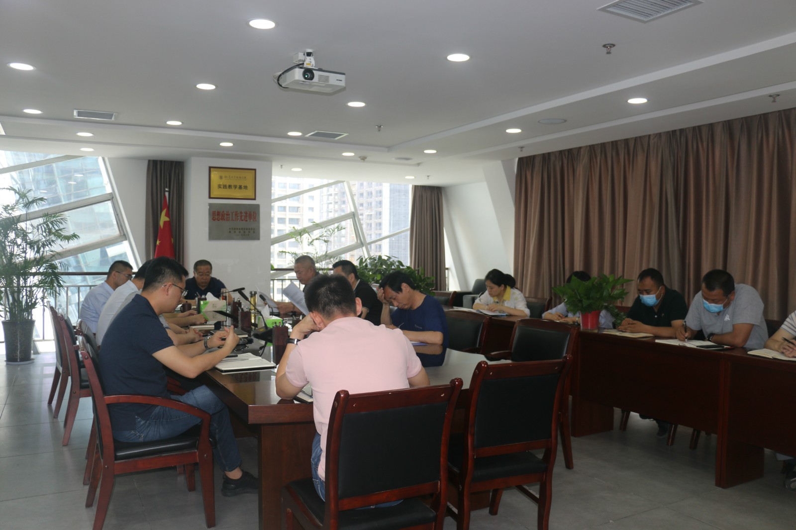 水環(huán)境公司召開落實(shí)省國資委黨委第三巡察組巡察反饋意見整改工作會(huì)議.jpg