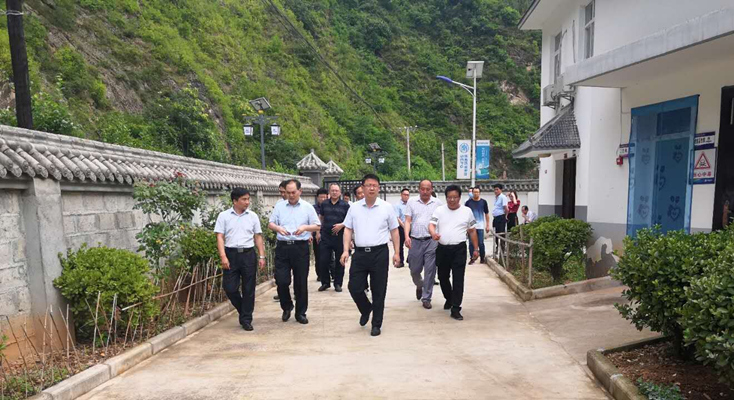 商洛市市委副書記李豫琦一行到水環境公司漫川關污水廠調研_副本.jpg