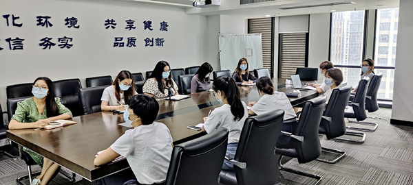 大秦公司組織開展新聞攝影技巧與稿件編寫規(guī)范座談會(huì)_副本.jpg