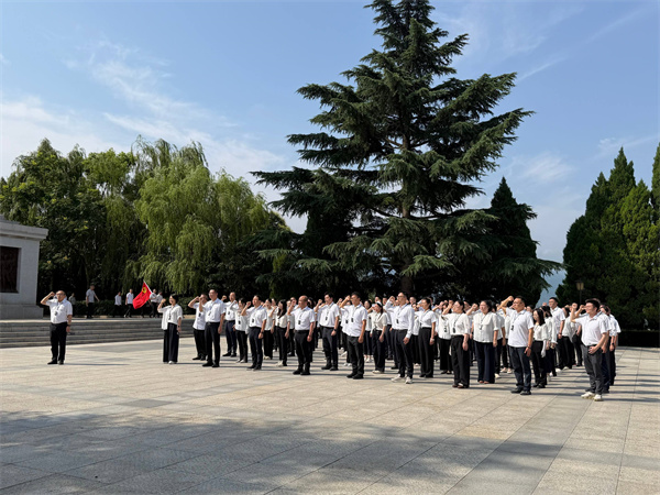 中圣宣誓1(1).jpg